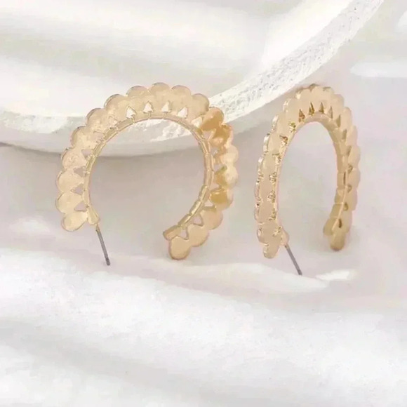 14K Gold Plated Geometric Hoop Earrings - Picture 1 of 3
